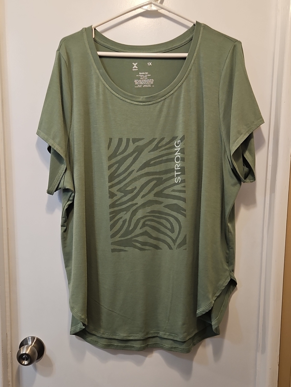 Xersion Olive Green Scoop-Neck Short Sleeve Top with Zebra Panel